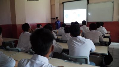 Mencerdaskan Rakyat Lewat PLN Mengajar: PLN UP2B DKI Jakarta dan Banten Edukasi Siswa SMK Dinamika tentang Kelistrikan