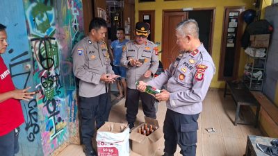 Polsek Cinere Perketat Operasi Miras, Rumah Warga hingga Warung Jamu Disasar