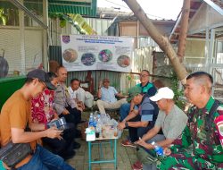 Babinsa Mekarsari Ajak Warga Perkuat Siskamling dan Jaga Kebersihan Lingkungan