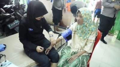 Banjir Cengkareng, Polres Jakbar Turun Gelar Bakti Kesehatan