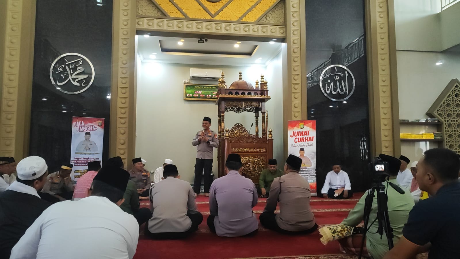 Kapolres Metro Depok Gelar Jumat Keliling dan Jumat Curhat di Cinere