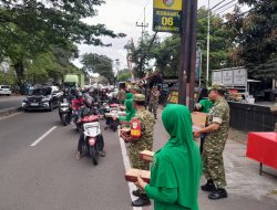 Wujud Kepedulian TNI, Koramil 06/Cimanggis Bagikan 200 Paket Takjil