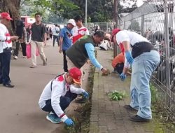 Gerakan Indonesia ASRI, PMI Kota Depok Terjunkan PMR Bersihkan Kawasan Terminal dan Stasiun Depok Baru