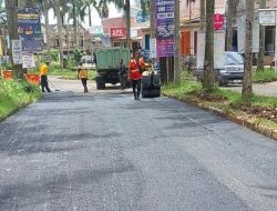 Setelah Viral Satgas PUPR Depok Langsung Tambal Jalan Terminal Sawangan Kota Depok