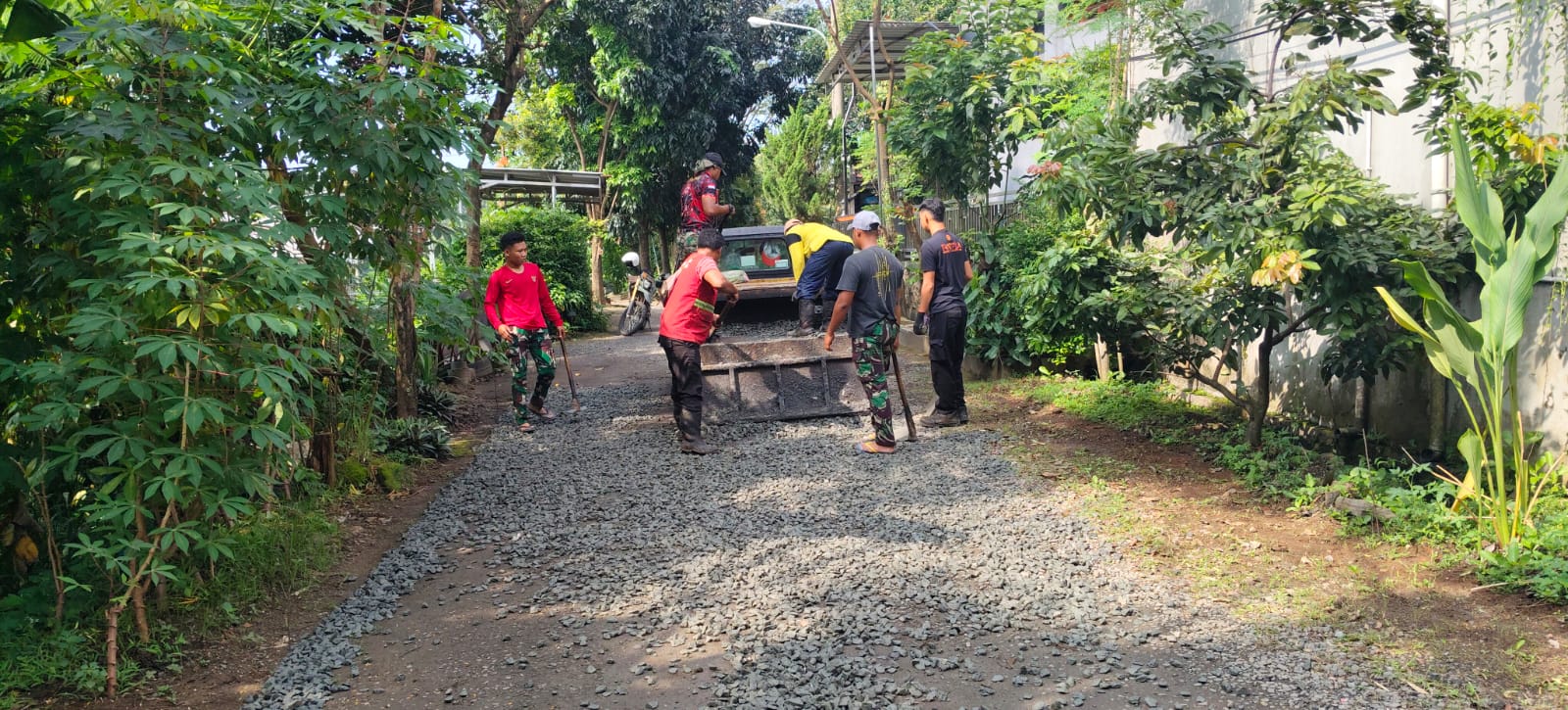 TMMD Ke-127 Depok Bergerak Cepat, Pengerasan Jalan dan RTLH Mulai Tunjukkan Hasil