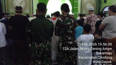 Satgas TMMD Kodim Depok Gelar Tarawih Bersama Warga Sukamaju