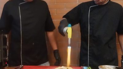 Kemuning Resto Hadirkan Sensasi Pizza dan Burger Rendang untuk Buka Puasa