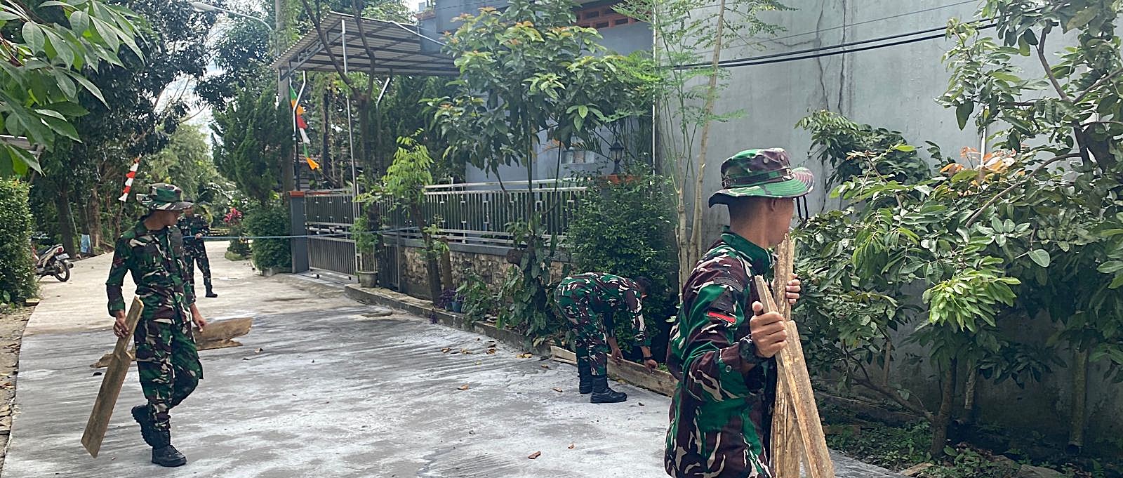 Kolaborasi TNI-Polri dan Warga, Pengerasan Jalan TMMD Capai 81 Persen