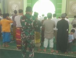 Prajurit TMMD dan Warga Sukamaju Perkuat Silaturahmi di Bulan Ramadan