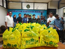 Pokja PWI Walikota Jaksel Berbagi Bingkisan Lebaran
