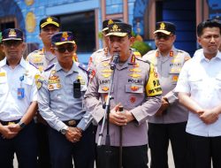 Tinjau Terminal Purabaya, Kapolri ke Sopir Bus: Hati-Hati dan Jaga Keselamatan Pemudik