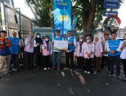 Sambil Berbagi Takjil Ramadan, PLN UP2B Jabar Edukasi Keselamatan Listrik Jelang Mudik