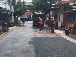 Satgas PUPR Depok Perbaiki Jalan Berlubang di Wilayah Beji