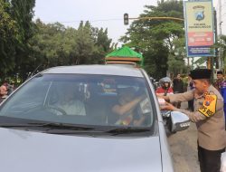 Cepat Dekat Bersahabat : Polres Probolinggo Buka Layanan Samsat dan Sim Keliling Sambil Berbagi Takjil