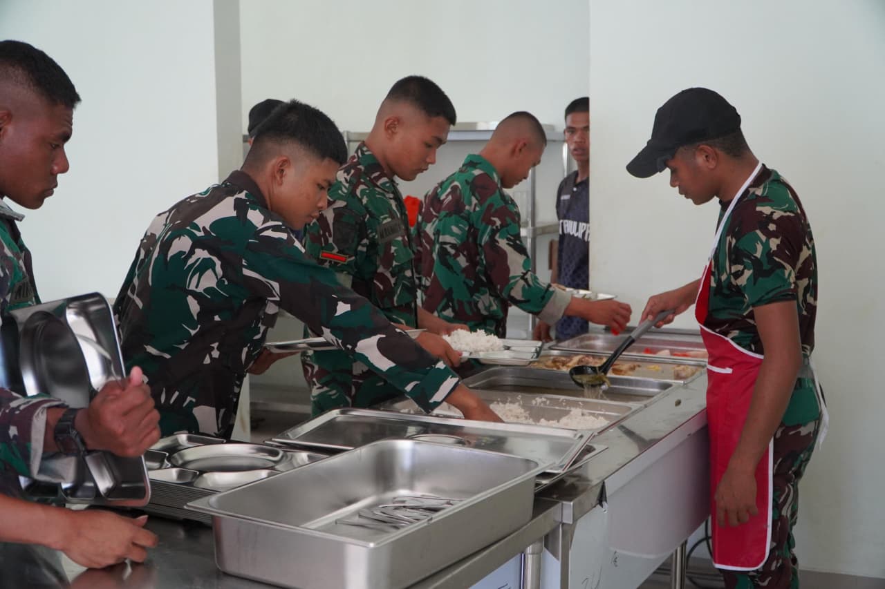 Tingkatkan Kesejahteraan Prajurit, Yonif 806/Satya Inyomusi Bangun Dapur Modern