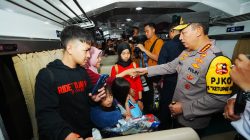 Kapolri Pantau Stasiun Surabaya Gubeng, Penumpang Naik 11 Persen