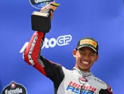 Veda Ega Pratama Ukir Sejarah! Podium Perdana di Moto3 GP Brasil 2026