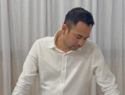 Raffi Ahmad Beri Penghormatan Terakhir untuk Sutradara Nayato Fio Nuala