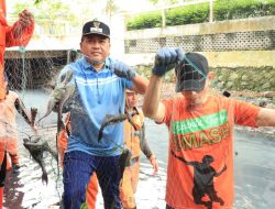 Wakil Wali Kota Jaktim Pimpin Operasi Penangkapan Ikan Sapu-Sapu di Pulo Gadung