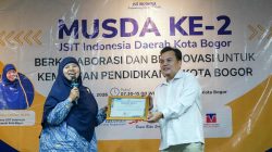 Ketua DPRD Kota Bogor Raih Penghargaan Tokoh Peduli Pendidikan 2026 dari JSIT