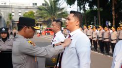 Kapolda Metro Jaya Beri Pin Emas Kapolri ke 8 Polisi Usai Bongkar 516 Kg Sabu Jaringan Internasional