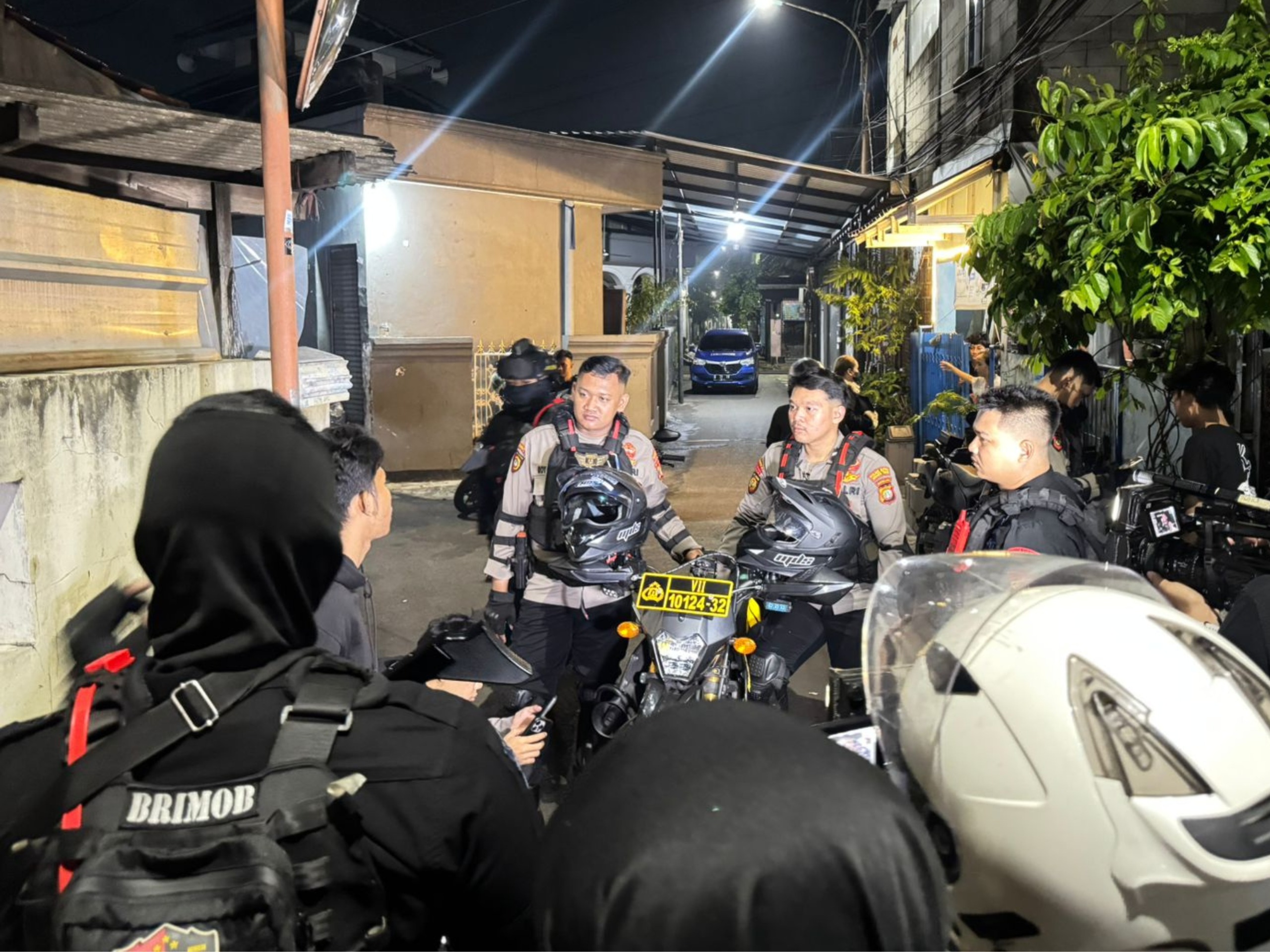 Patroli Malam Brimob Tindak Pelanggaran Remaja dan Bubarkan Pesta Miras