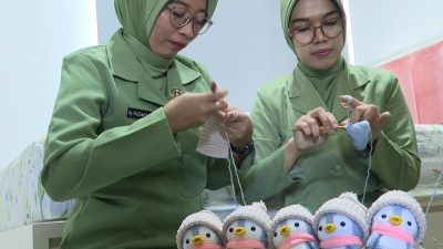 Merajut di Tengah Padatnya Profesi, Kisah Inspiratif dr. Zuhria