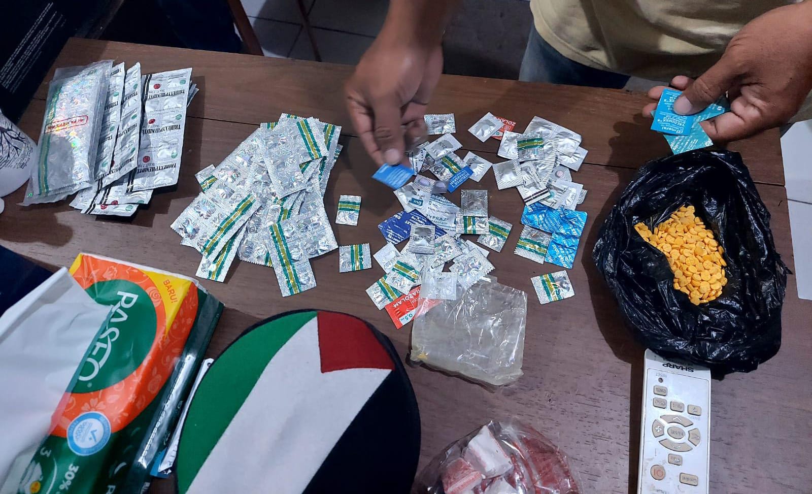 Penjual Obat Keras Berkedok Toko Ikan Cupang di Gambir Diciduk Polisi