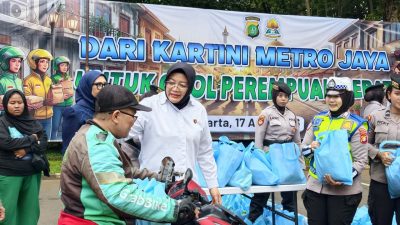 Hari Kartini 2026, Polda Metro Jaya Bagikan 350 Paket Sembako untuk Ojol Perempuan