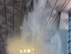 Atap Gate 7 Terminal 3 Bandara Soetta Jebol saat Hujan Deras, Penumpang Berlarian