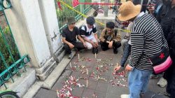 Tabur Bunga di Stasiun Bekasi Timur, Warga Kenang Korban Tragedi Tabrakan KRL