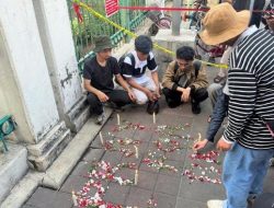 Tabur Bunga di Stasiun Bekasi Timur, Warga Kenang Korban Tragedi Tabrakan KRL