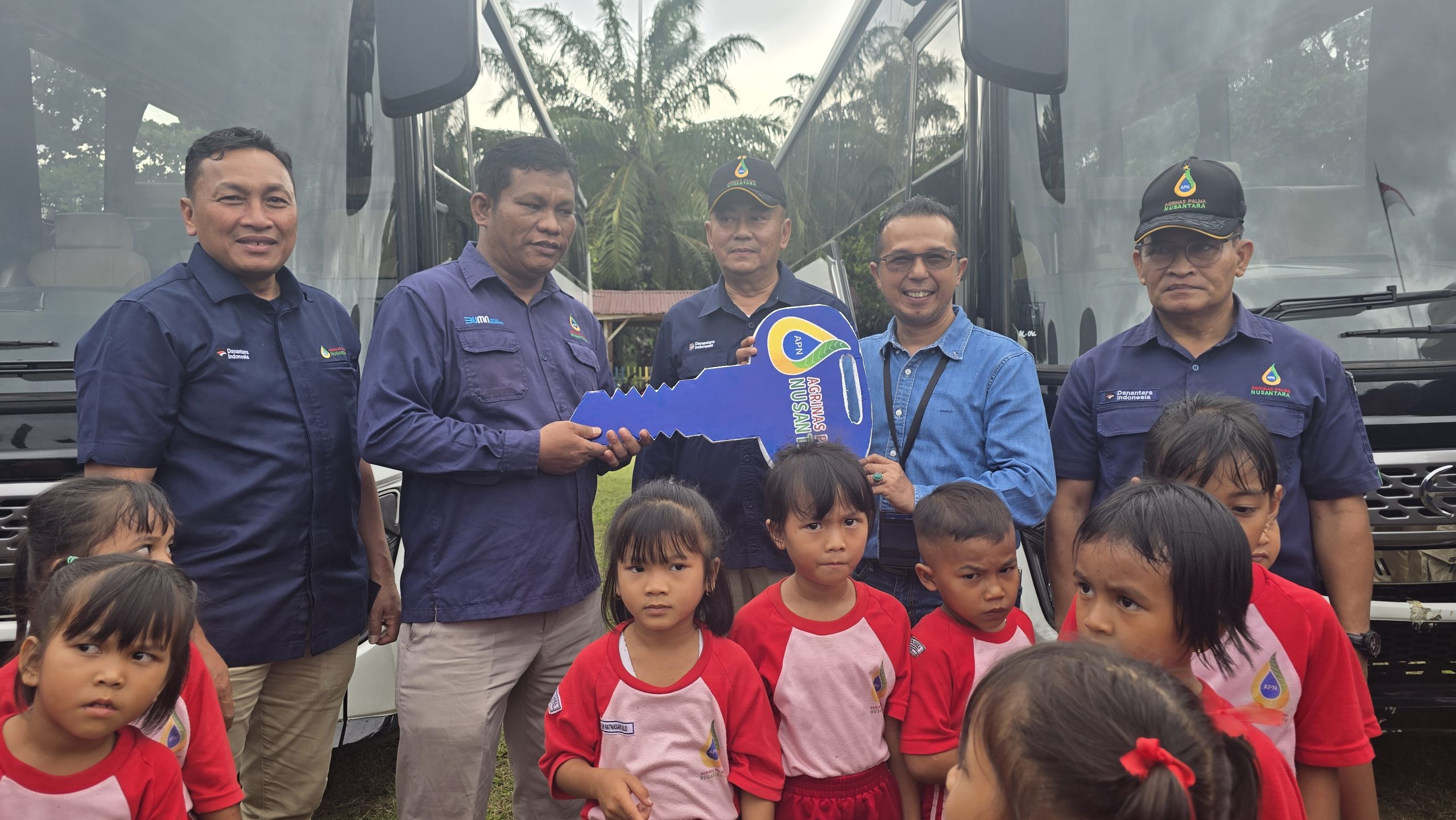 Sinergi BRI dan Agrinas Palma Nusantara Hadirkan Bus Sekolah untuk Pelajar YADIKA di Padang Lawas Utara