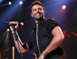 Konser Ricky Martin Ricuh Usai Penonton Semprotkan Gas Air Mata, Sang Bintang Tetap Lanjutkan Pertunjukan