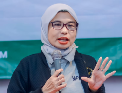 Jumlah Jemaah Haji Lansia Capai 25 Persen, DPR Minta Petugas Sigap Layani Risiko Tinggi