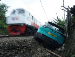 Kelalaian Sopir Taksi Green SM Picu Kecelakaan KRL di Bekasi Timur, Polisi Soroti Faktor Human Error