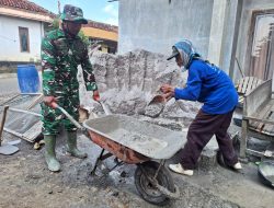 Sinergi TNI dan Warga Desa Godo: Dorong Angkong Bareng Demi Rumah Layak Huni