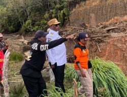 Bupati Pegunungan Arfak Tinjau Lokasi Banjir dan Longsor di Catubouw