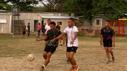 Satgas TMMD dan Pemuda Desa Godo Pererat Kebersamaan Lewat Olahraga Sore.