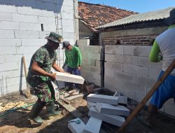 Anggota Satgas TMMD Fokus Tuntaskan MCK, Masuki Tahap Pemasangan Dinding