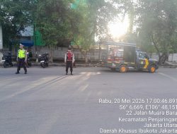 Unit Lantas dan Sabara Polsek Kawasan Muara Baru Intensifkan Pengaturan Lalu Lintas Sore Hari di Kawasan PPS Nizam Zachman Jakarta
