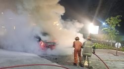 UPT Disdamkar Bojongsari Gerak Cepat Tangani Mobil Xpander Ludes Terbakar: Api Diduga Berasal dari Kap Mesin