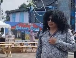 Pradi Supriatna Tampil Nyentrik ala Rocker di Fashion Show Lebaran Depok