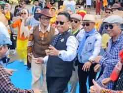Keren Habis Daaahh!: Walikota Depok Supian Suri Tampil Nyentrik di Fashion Show Lebaran Depok