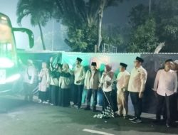 Jamaah Haji Kloter 18 JKS Kota Depok di Lepas Keberangkatannya Sebelum Subuh