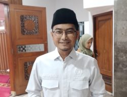 Ketua DPRD Kota Depok Hadir Pelepasan Jamaah Haji Kloter 18 JKS: Titip Doa untuk Kesejahteraan Warga Depok