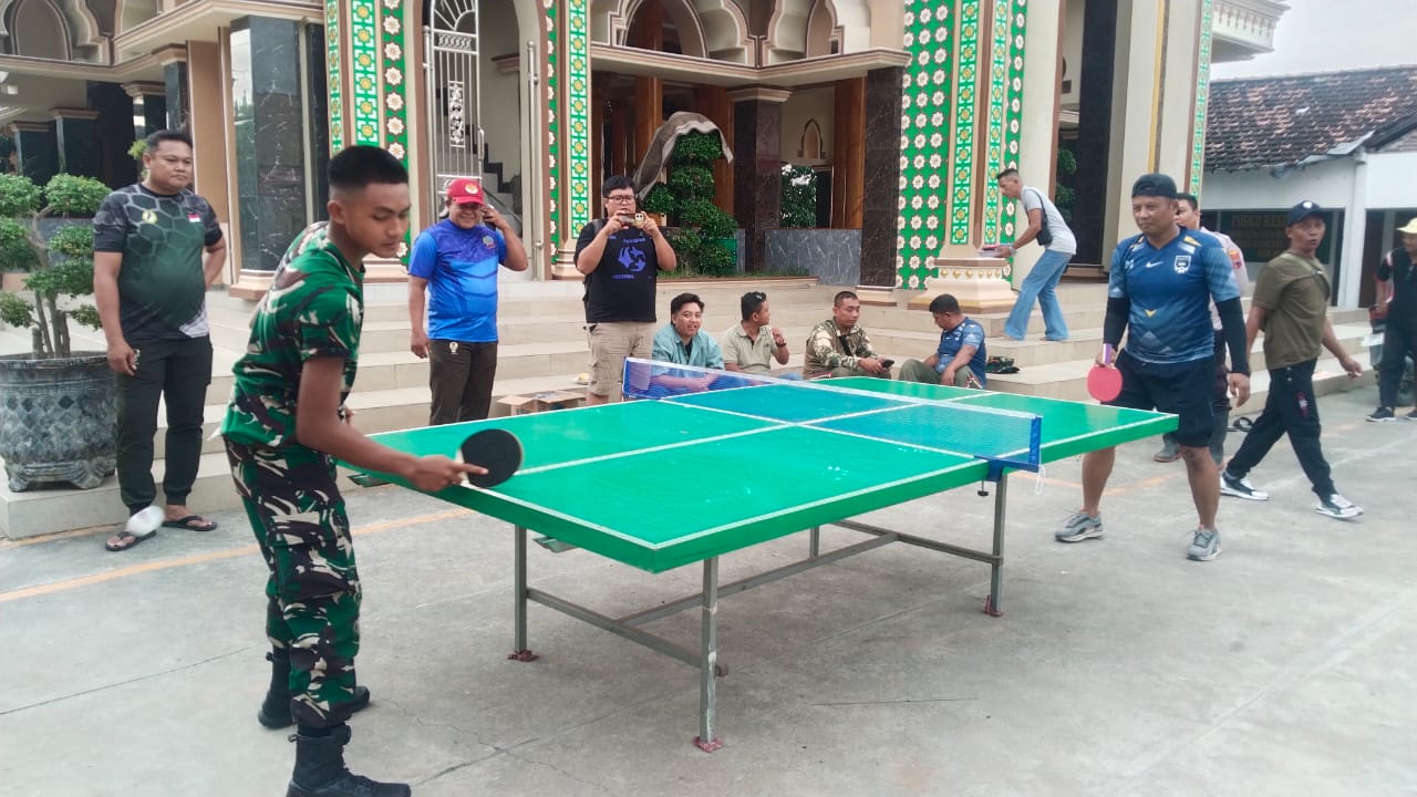 Kompak di TMMD 128, TNI-Polri Bangun Desa Sekaligus Pererat Kebersamaan Lewat Olahraga