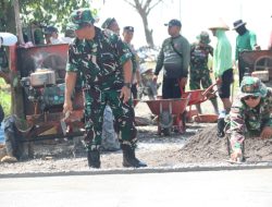 Aksi Nyata Pimpinan di TMMD 128, Terjun ke Lapangan Percepat Pengecoran Jalan