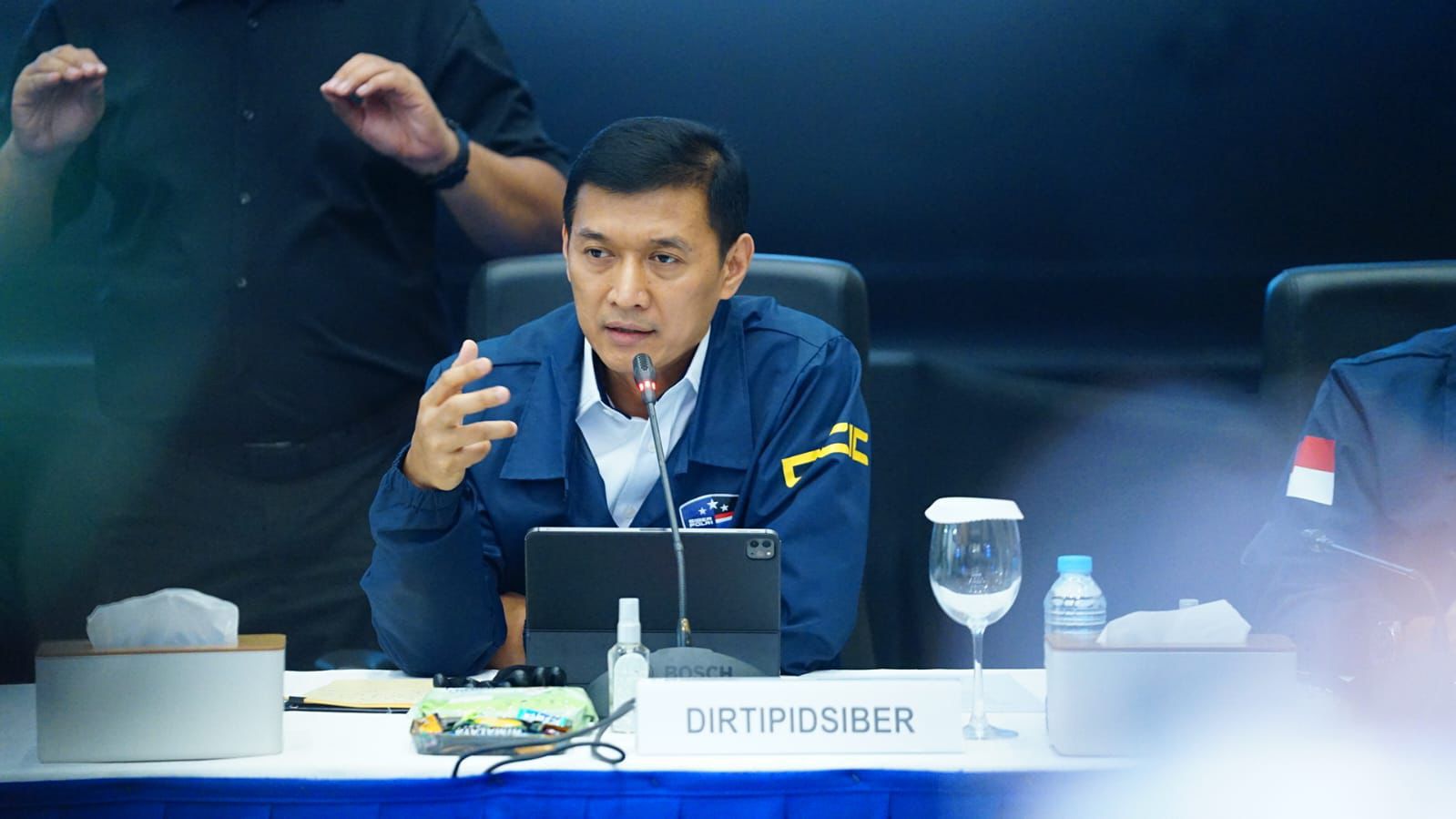 LCS Buronan Interpol Ditangkap di Bandara Soetta, Kasus Penipuan Online