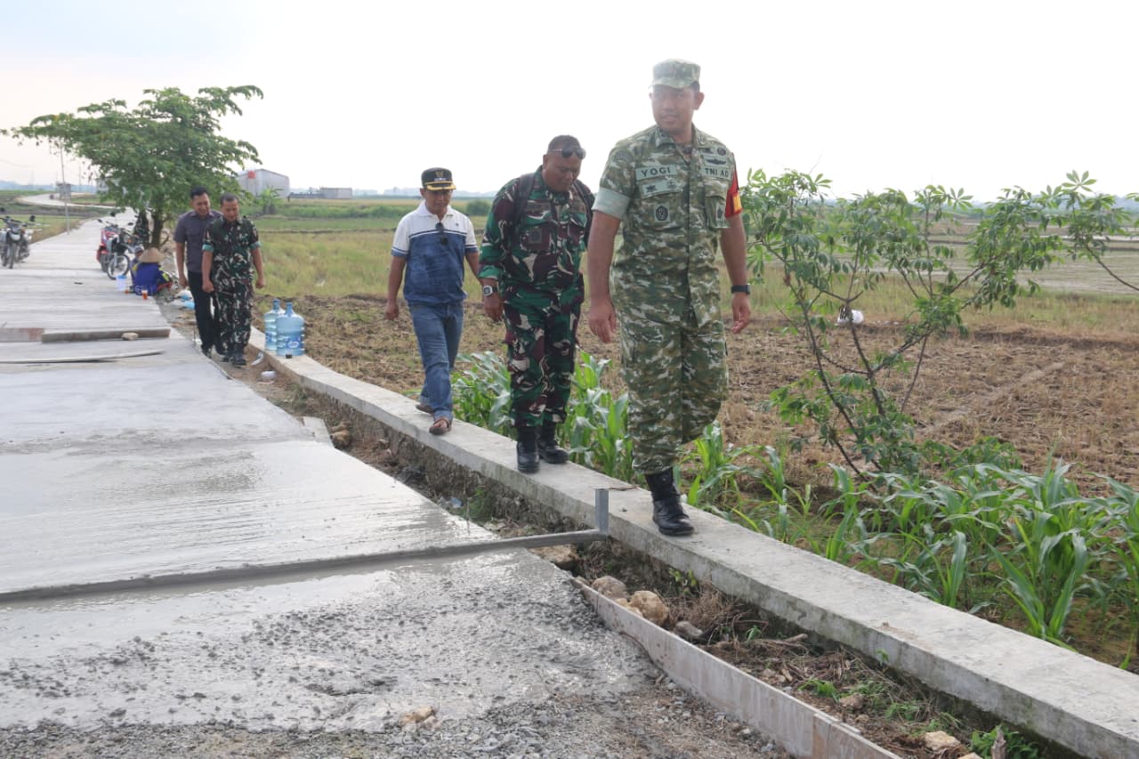 Sinergi TNI dan Warga Menguat, Dansatgas TMMD 128 Cek Langsung Pembangunan Jalan di Desa Godo